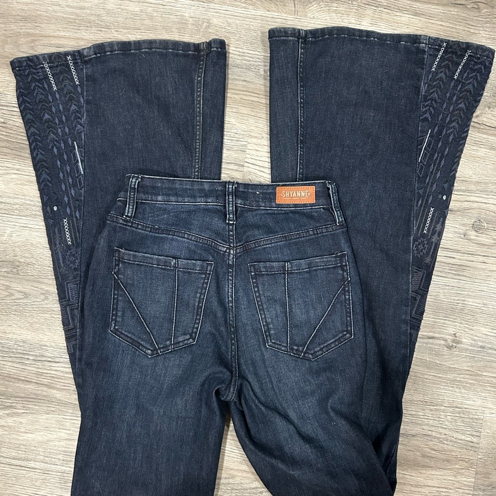 SHAYNNE western flare jeans